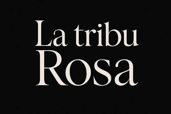 Quiero una imagen con un fondo negro y letras con una tipografia elegante y femenina que diga en grande La tribu Rosa